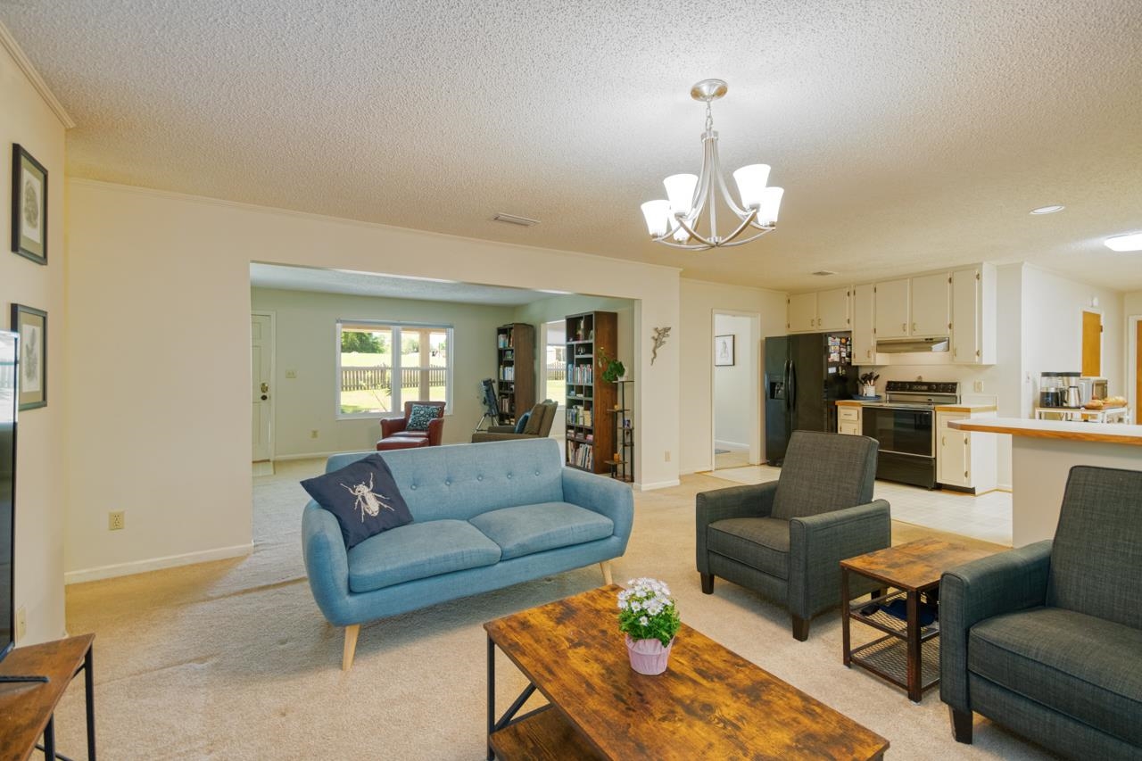 2399 CLARA KEE Boulevard