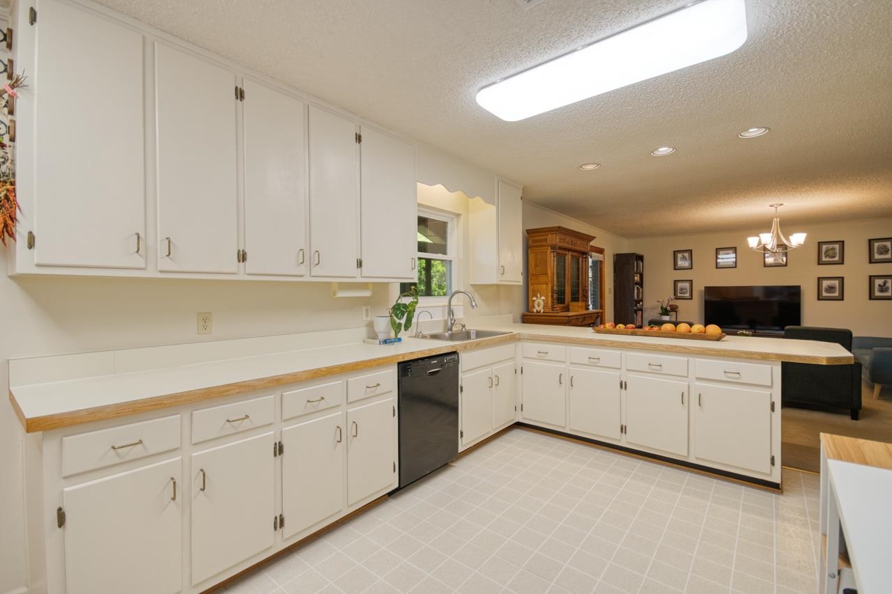 2399 CLARA KEE Boulevard