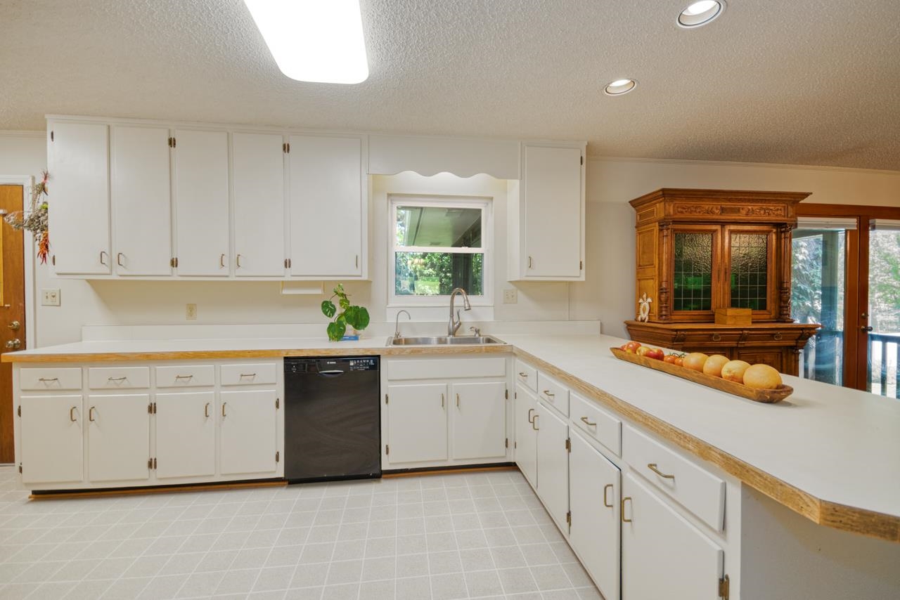 2399 CLARA KEE Boulevard