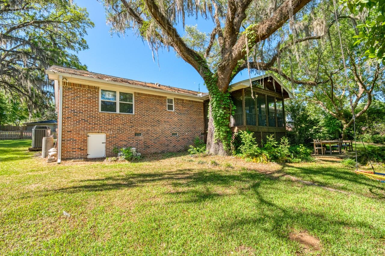 2399 CLARA KEE Boulevard