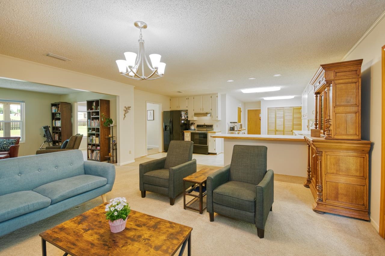 2399 CLARA KEE Boulevard