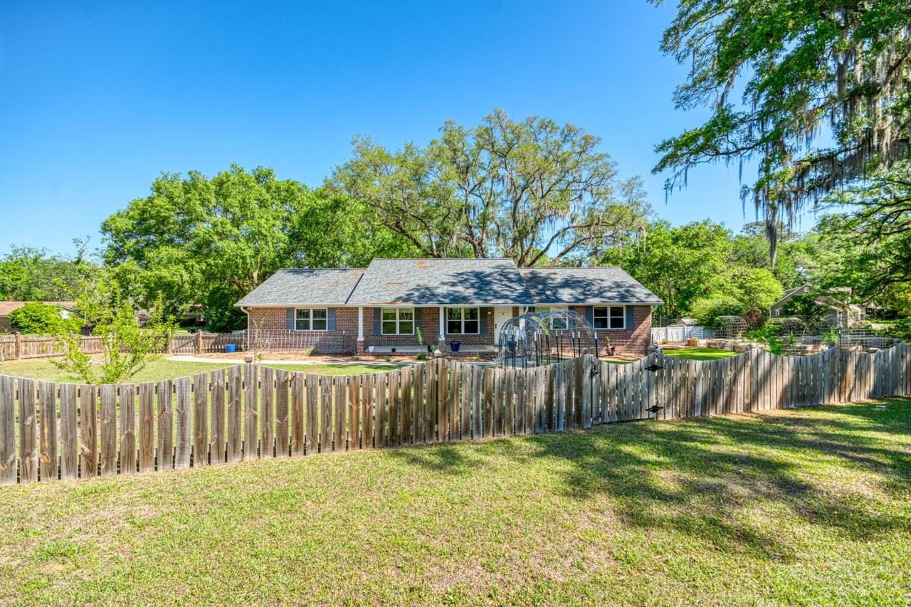 2399 CLARA KEE Boulevard