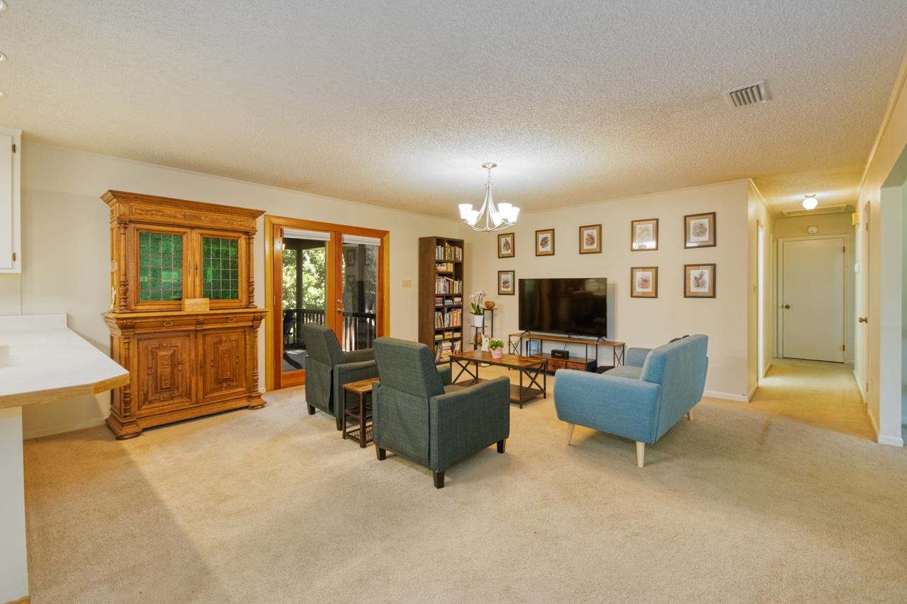 2399 CLARA KEE Boulevard