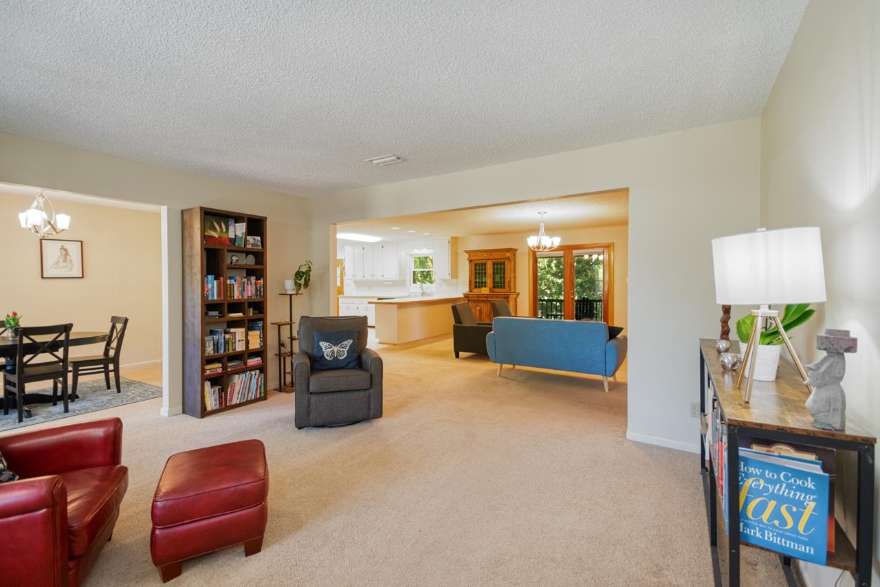 2399 CLARA KEE Boulevard