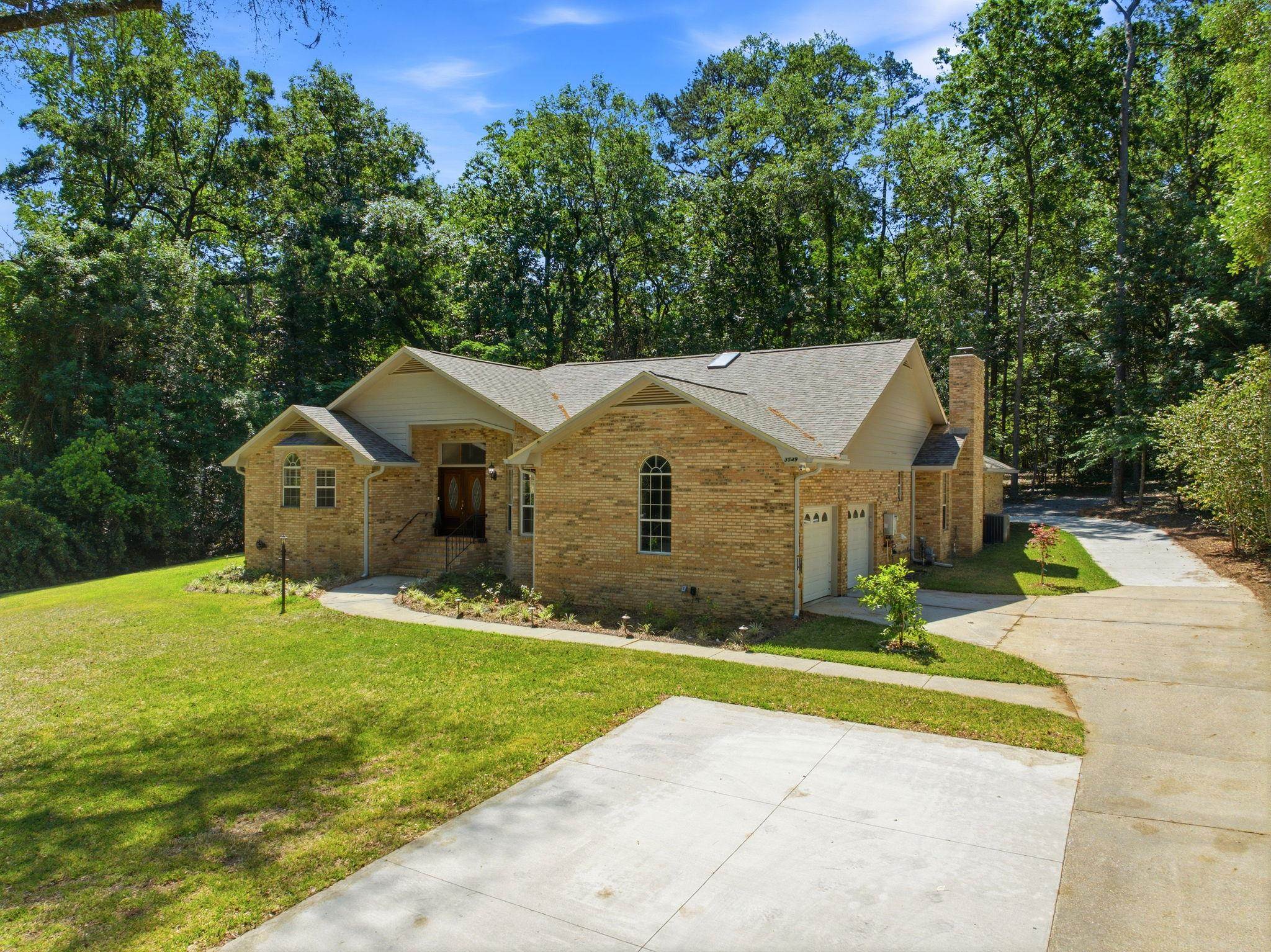 3549 LAKESHORE Drive