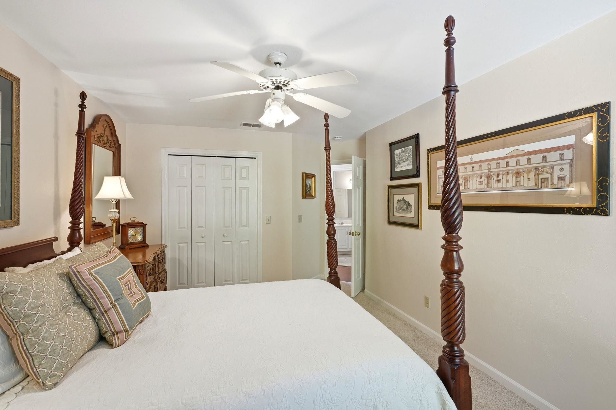 3549 LAKESHORE Drive