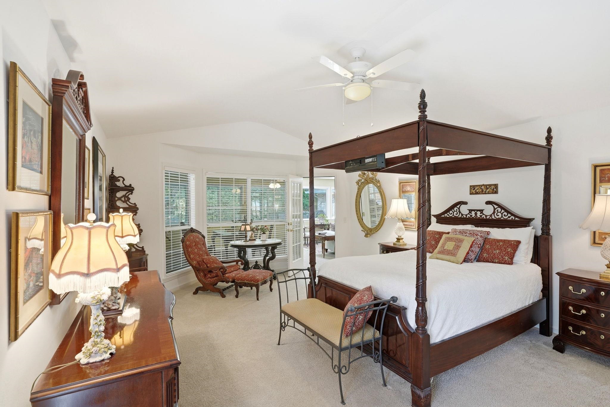 3549 LAKESHORE Drive