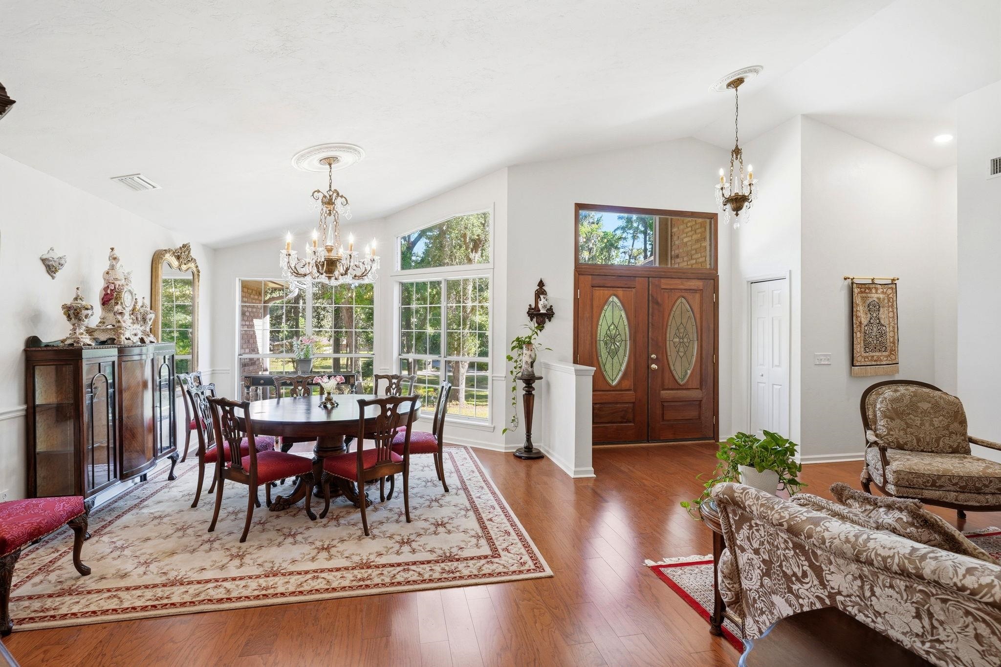 3549 LAKESHORE Drive