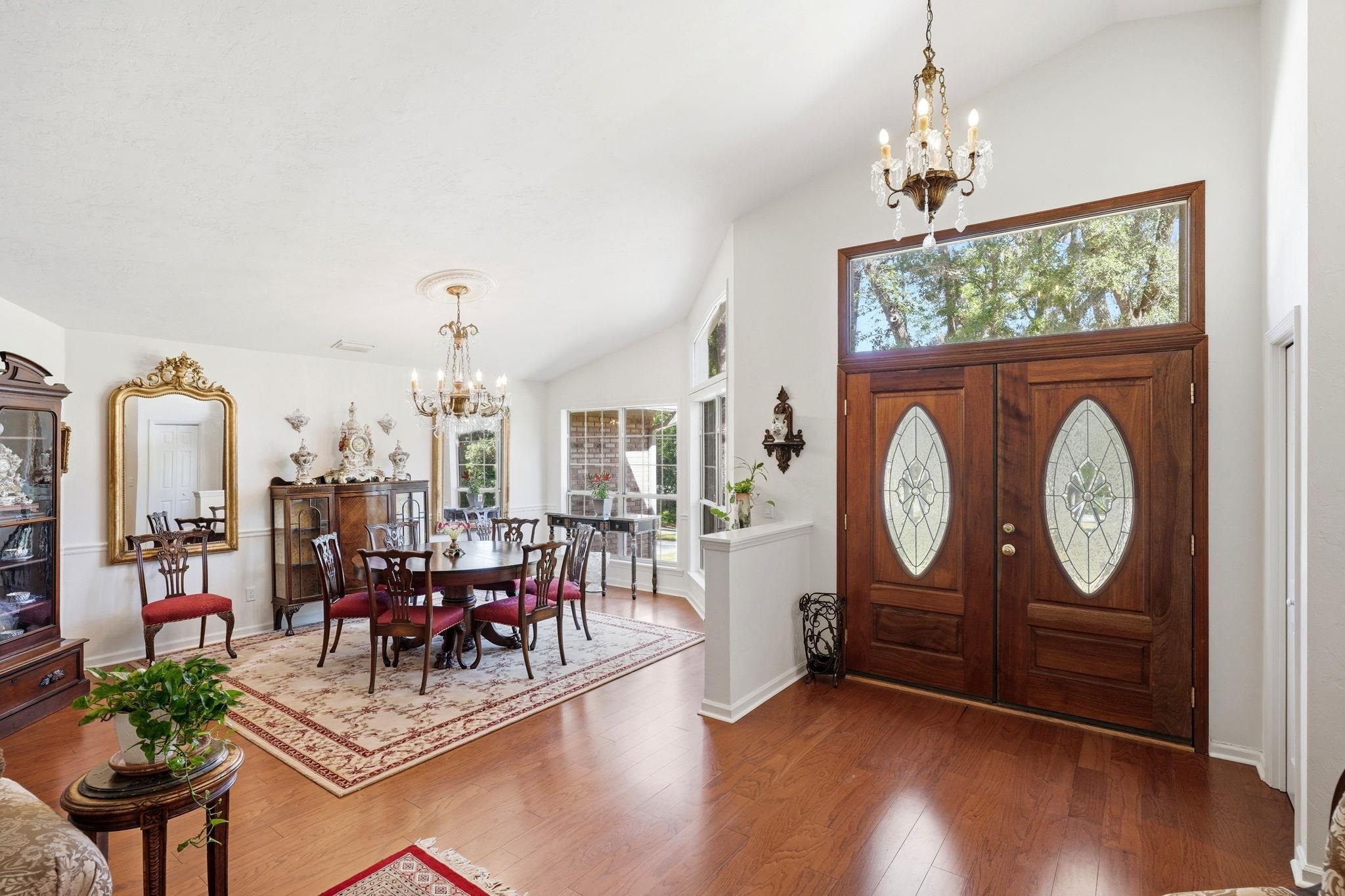 3549 LAKESHORE Drive