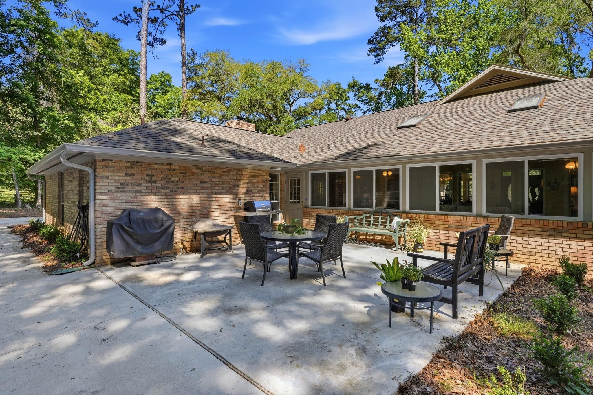 3549 LAKESHORE Drive