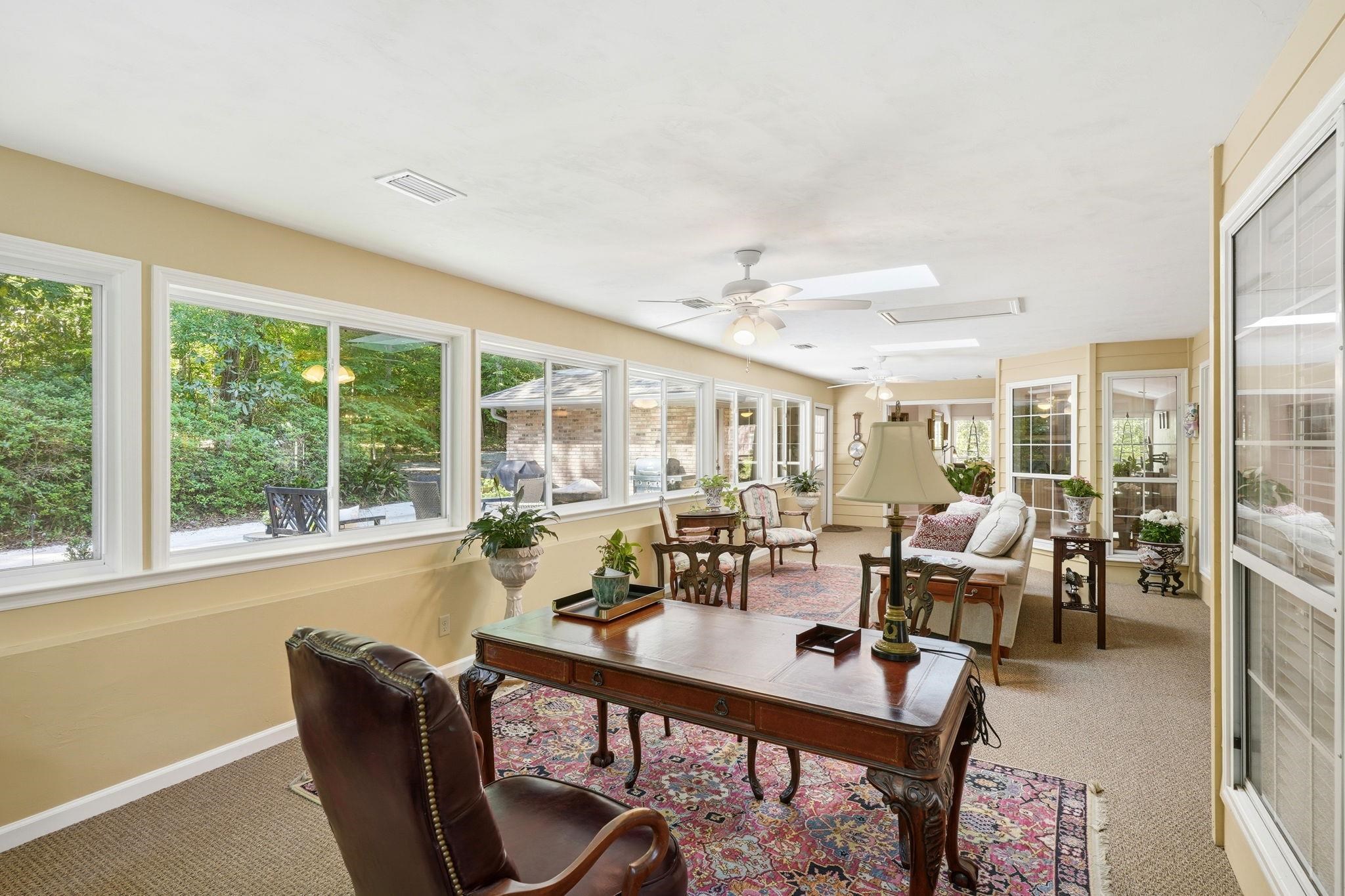 3549 LAKESHORE Drive