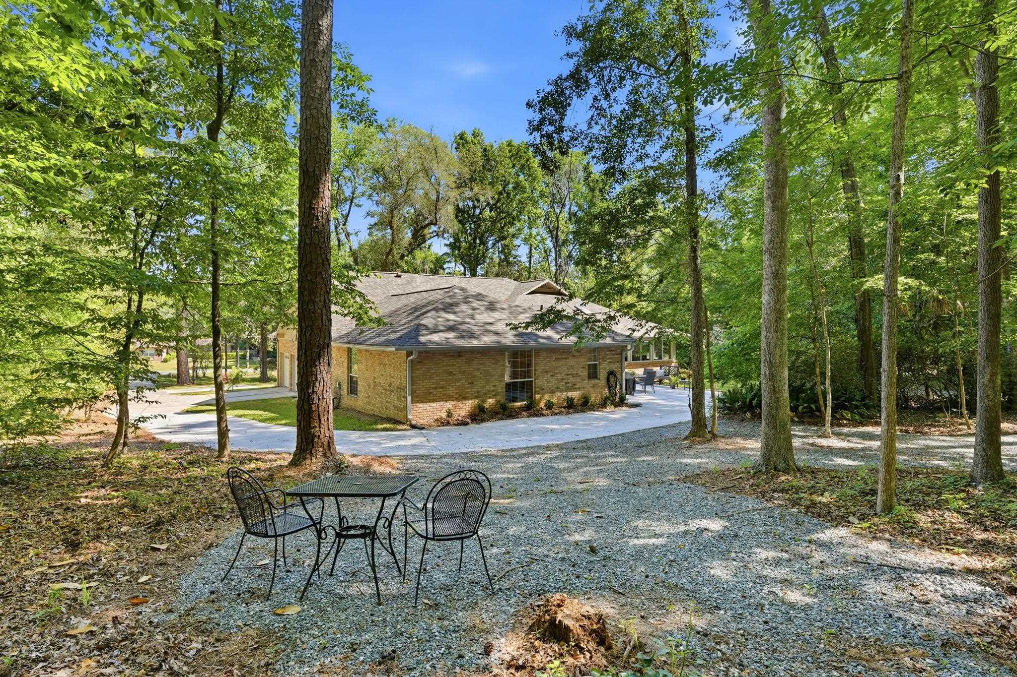 3549 LAKESHORE Drive