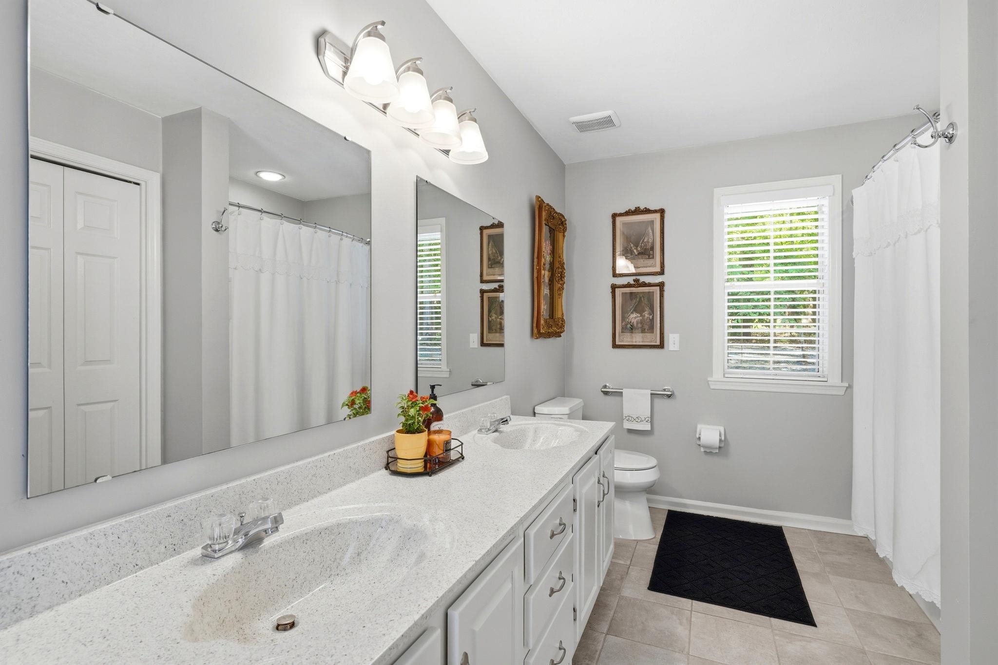 3549 LAKESHORE Drive