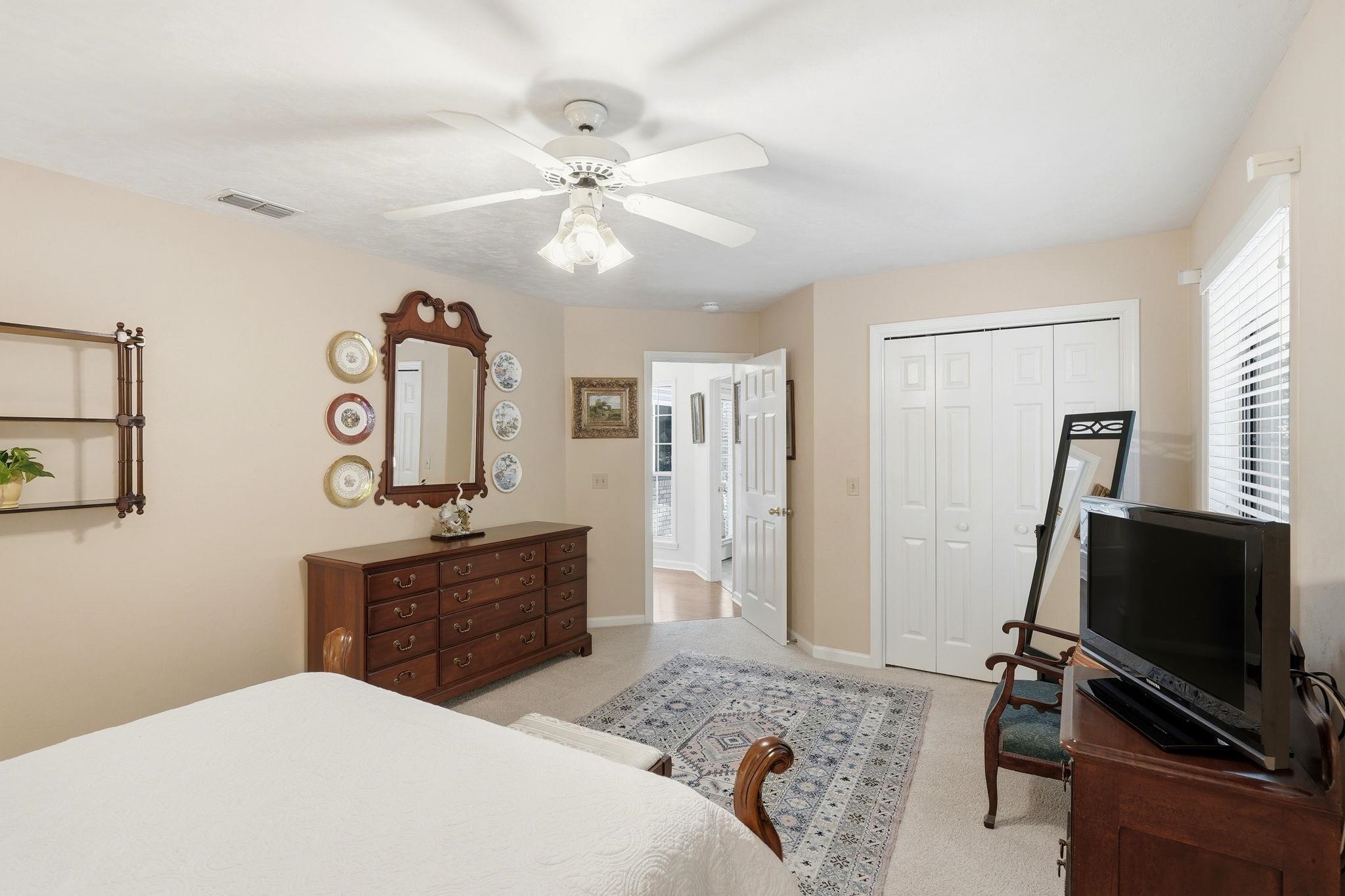 3549 LAKESHORE Drive
