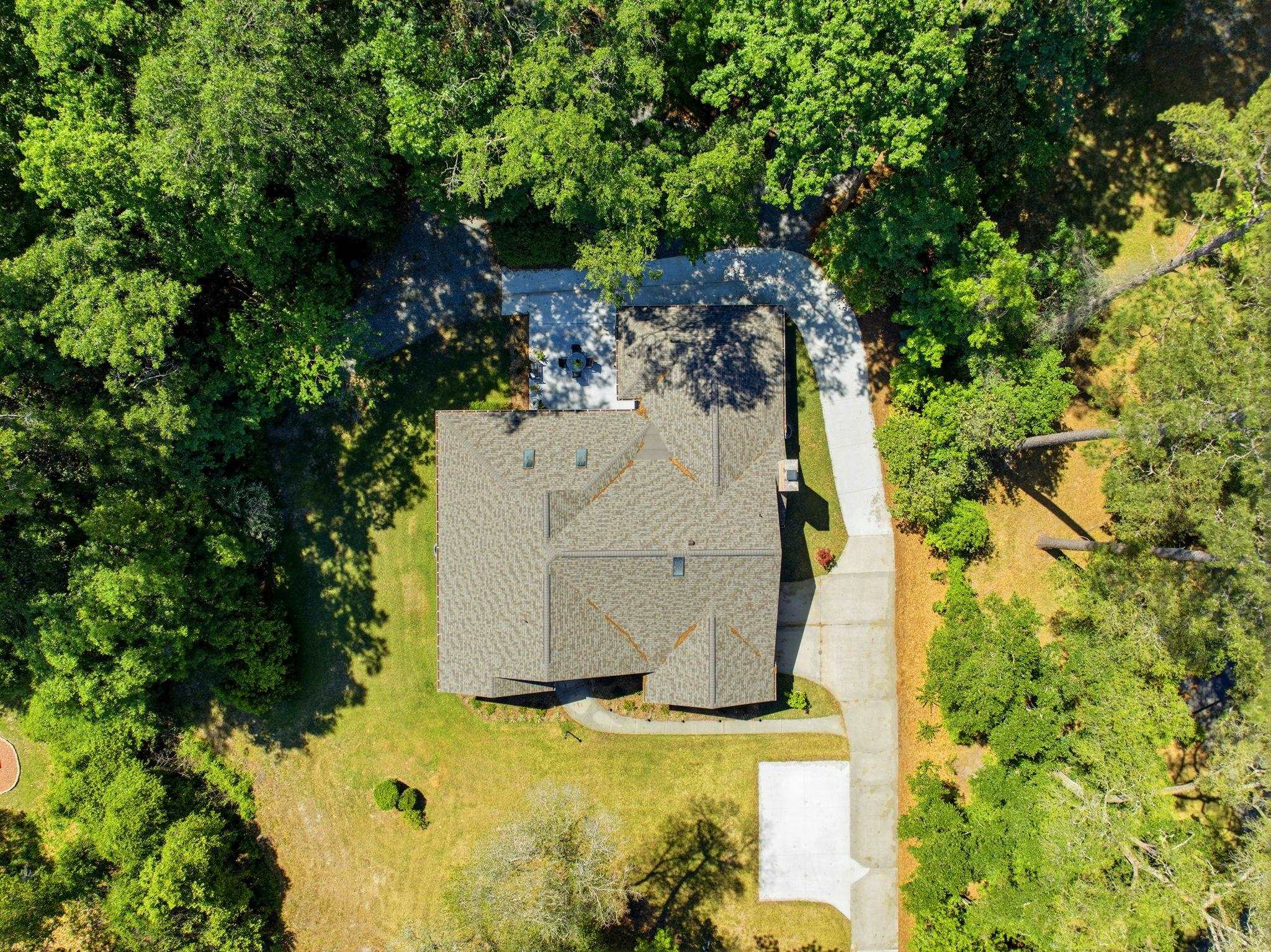 3549 LAKESHORE Drive