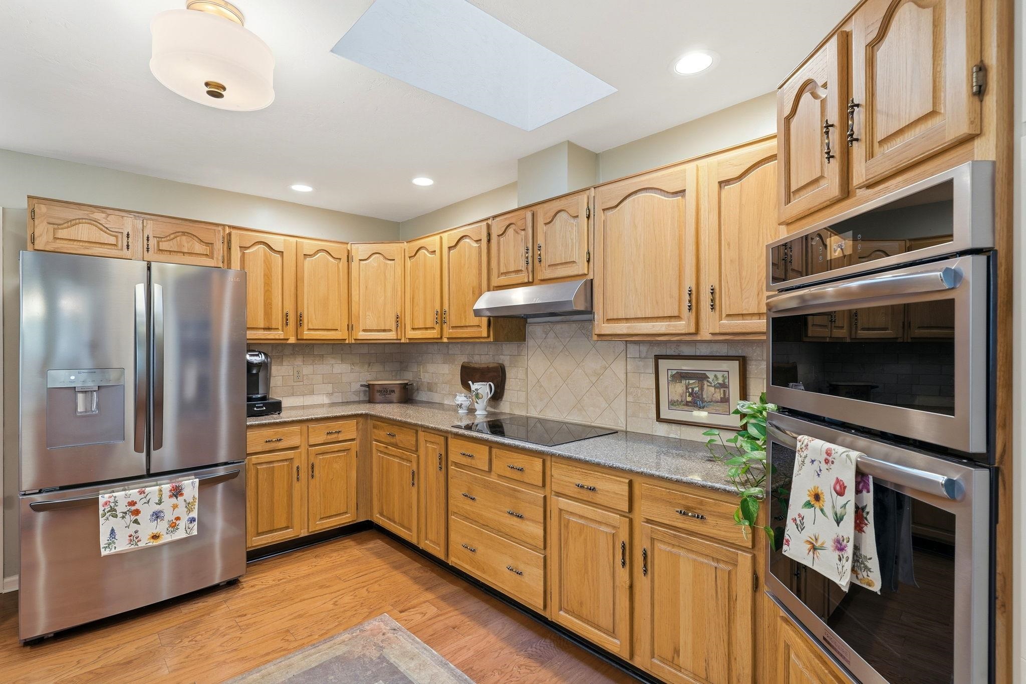 3549 LAKESHORE Drive