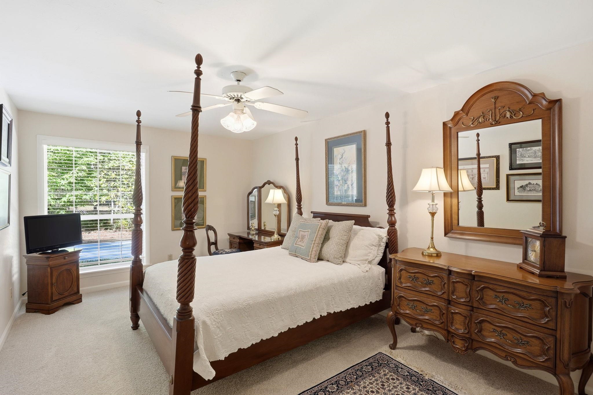 3549 LAKESHORE Drive