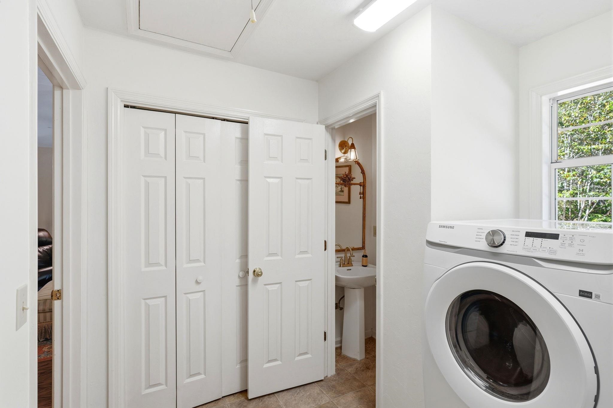 3549 LAKESHORE Drive