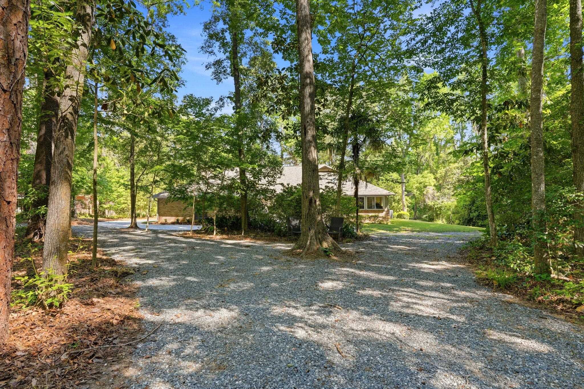 3549 LAKESHORE Drive
