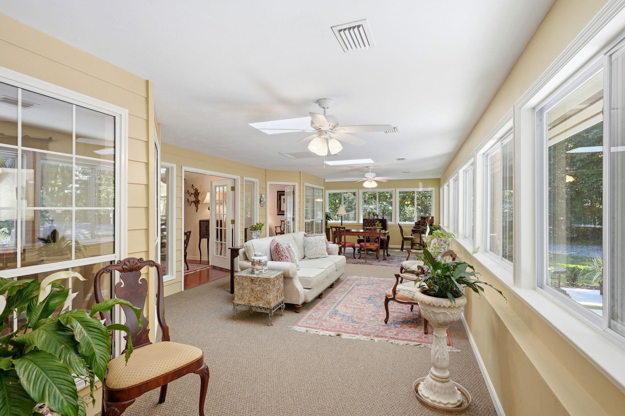 3549 LAKESHORE Drive