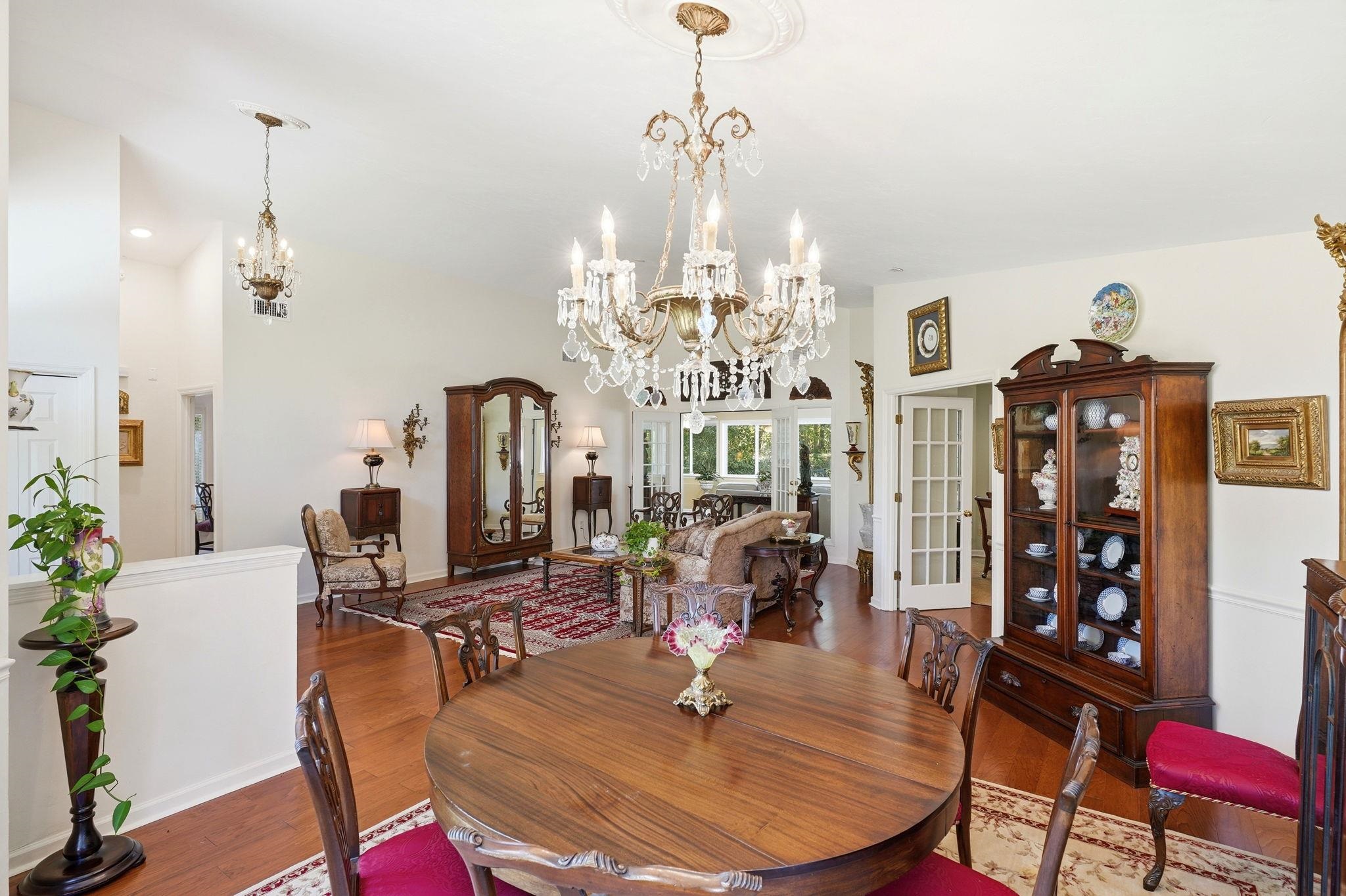 3549 LAKESHORE Drive