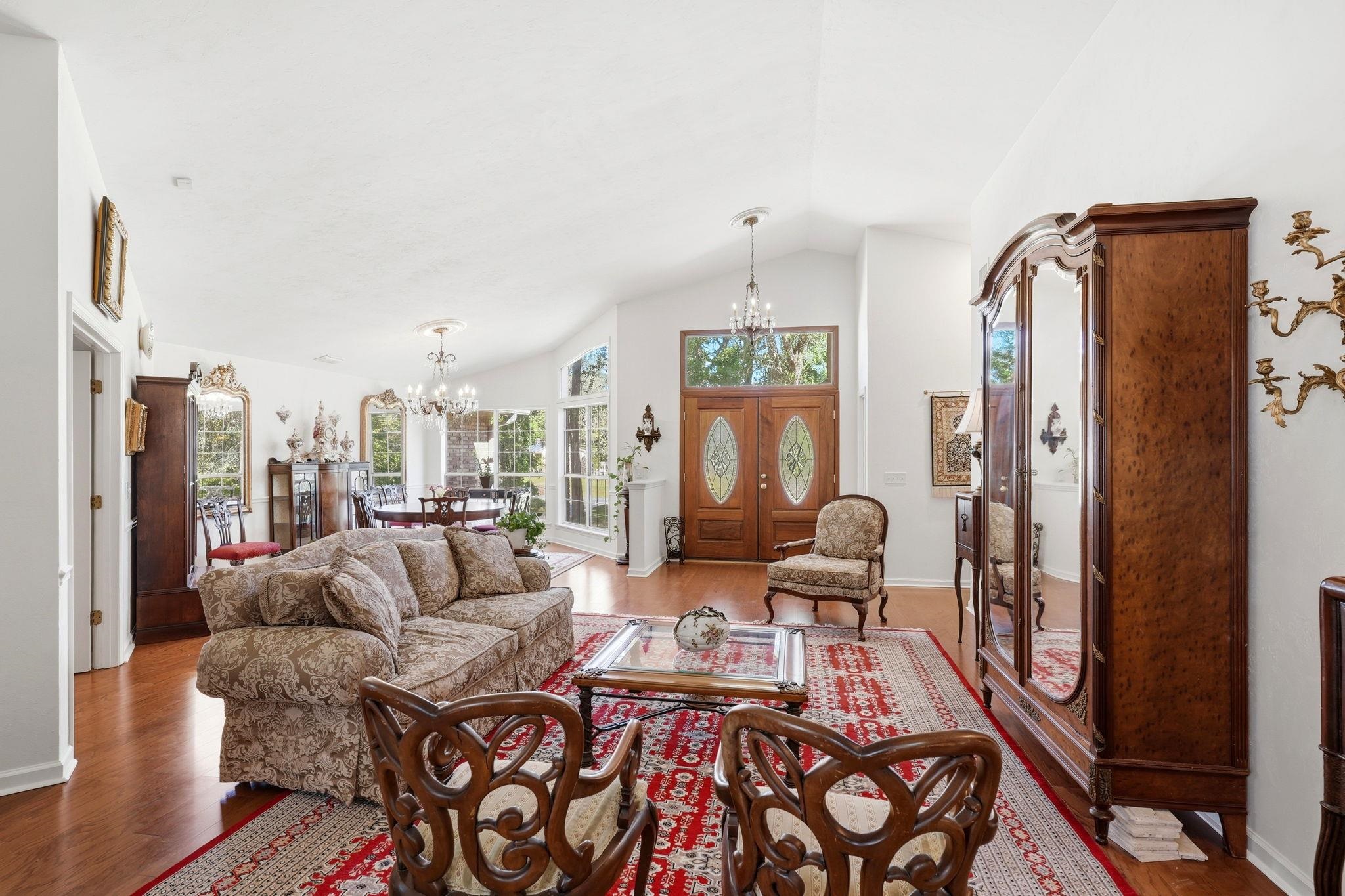 3549 LAKESHORE Drive