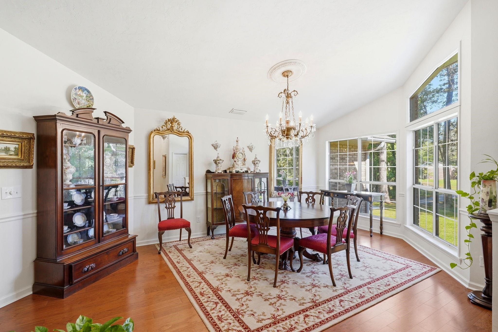 3549 LAKESHORE Drive