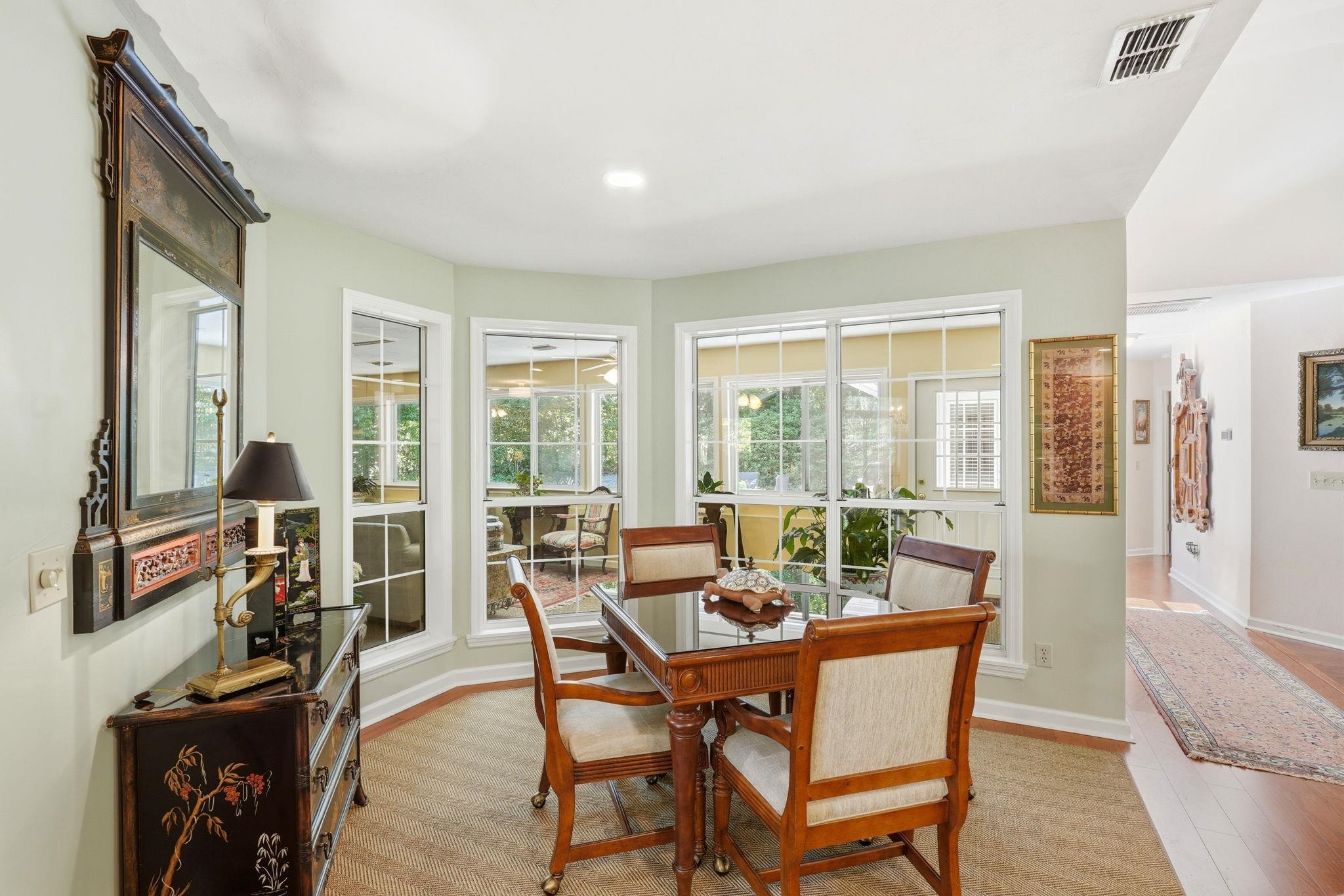 3549 LAKESHORE Drive