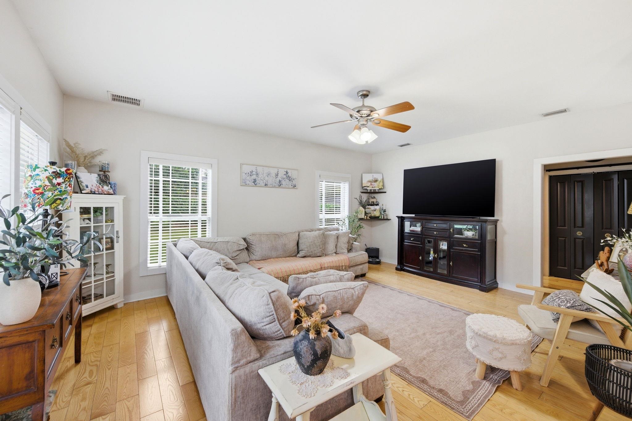 6104 Graypell Trail