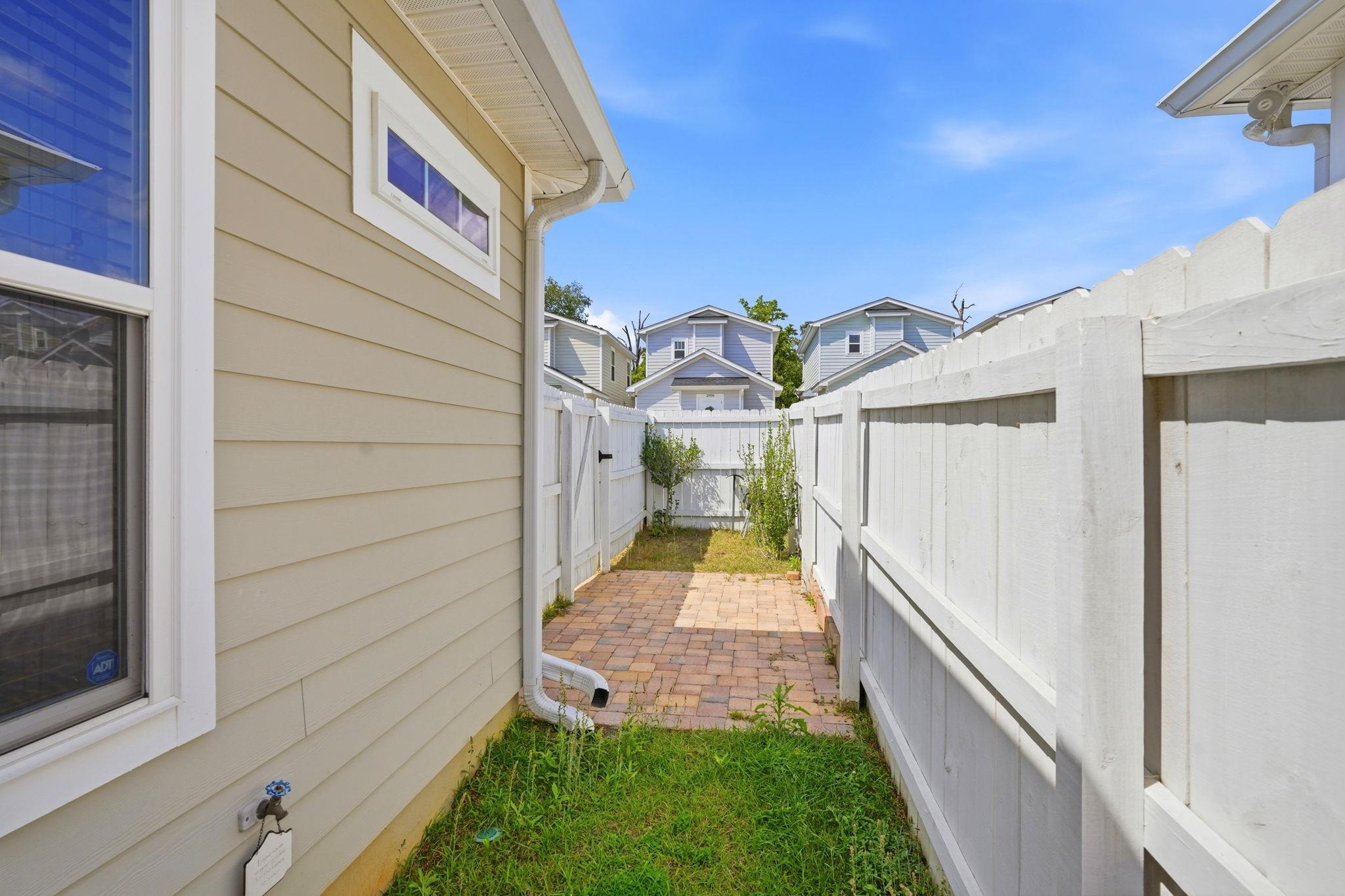 2906 FONTANA Street