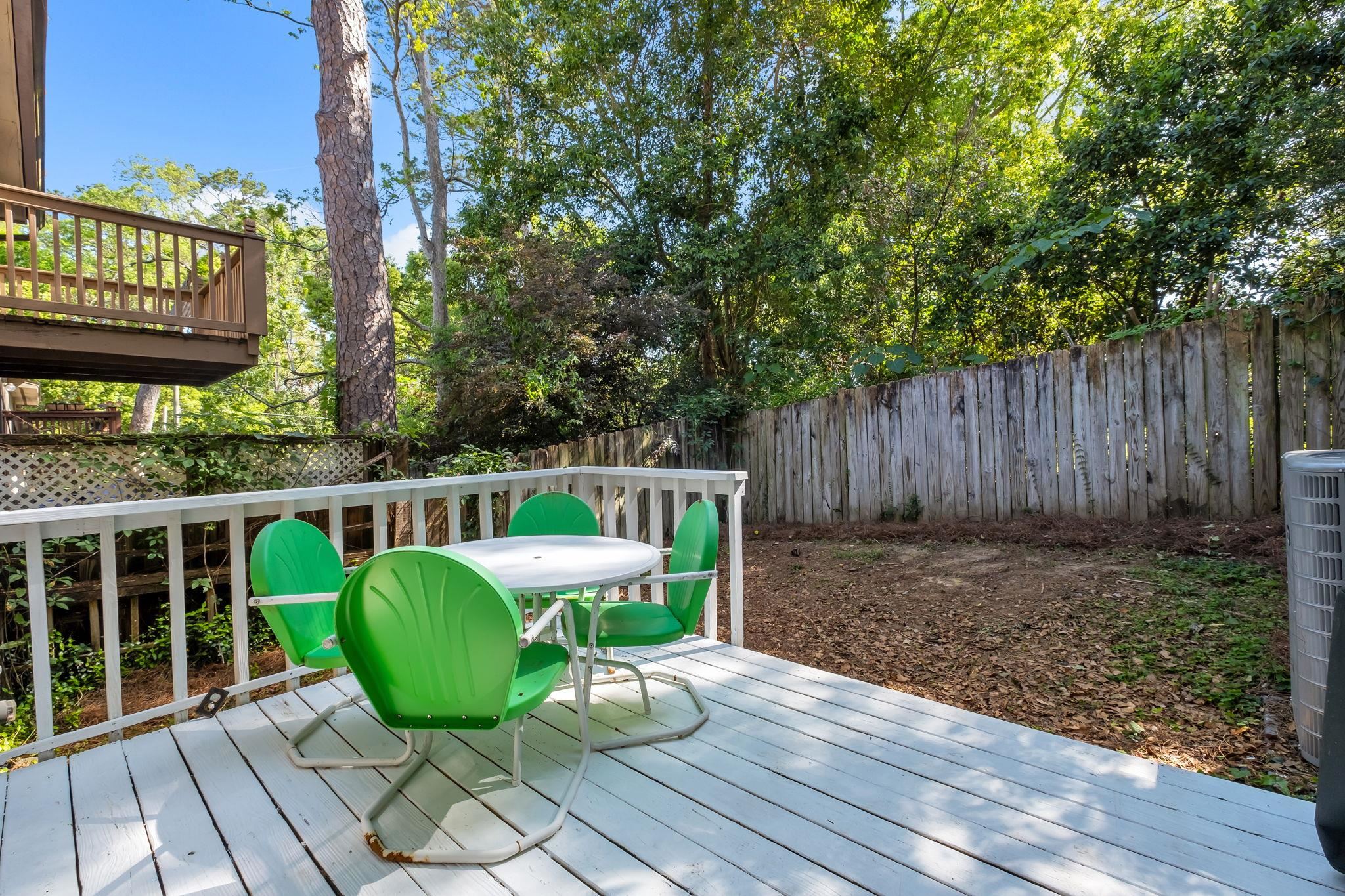 1828 Fernando Lane