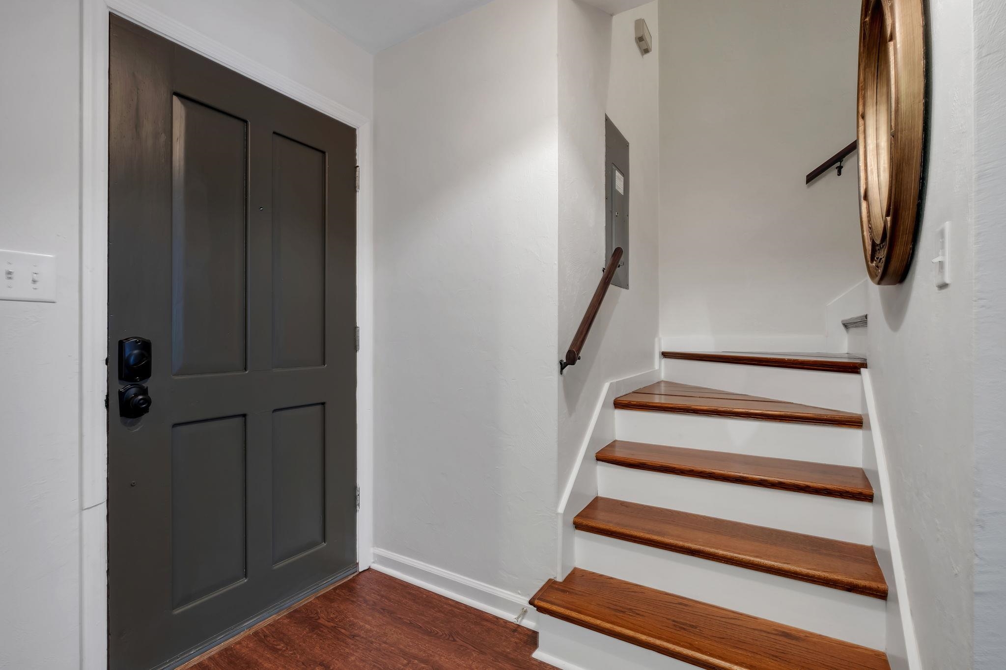 1828 Fernando Lane