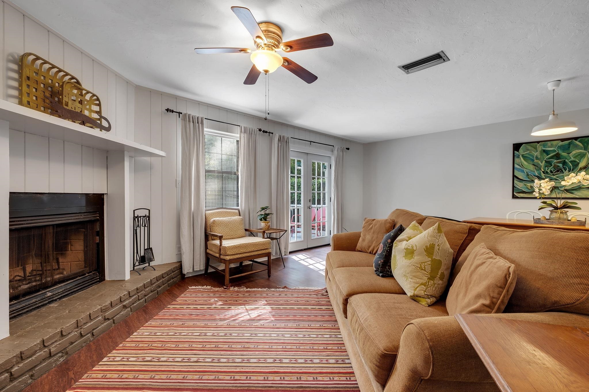 1828 Fernando Lane