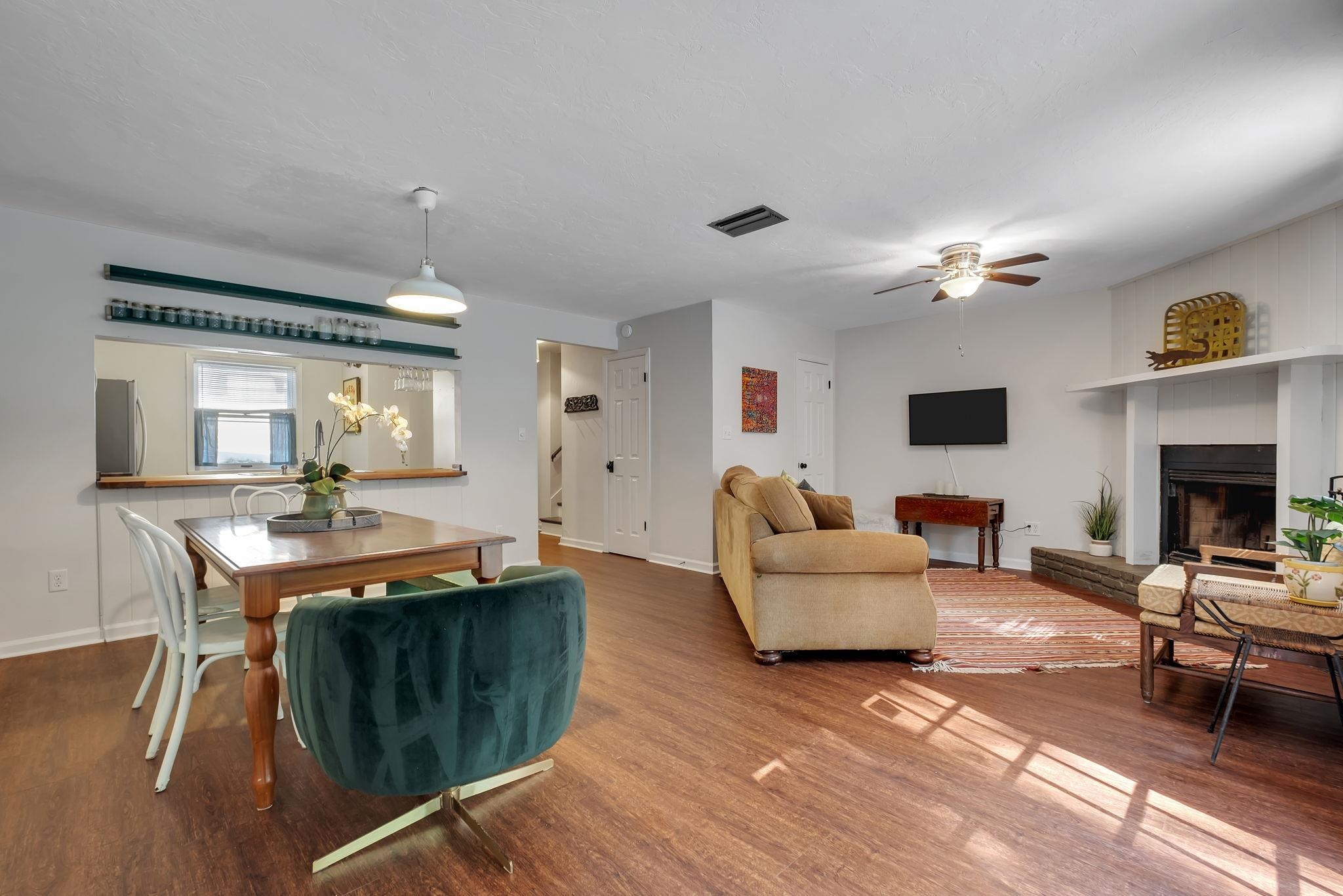 1828 Fernando Lane