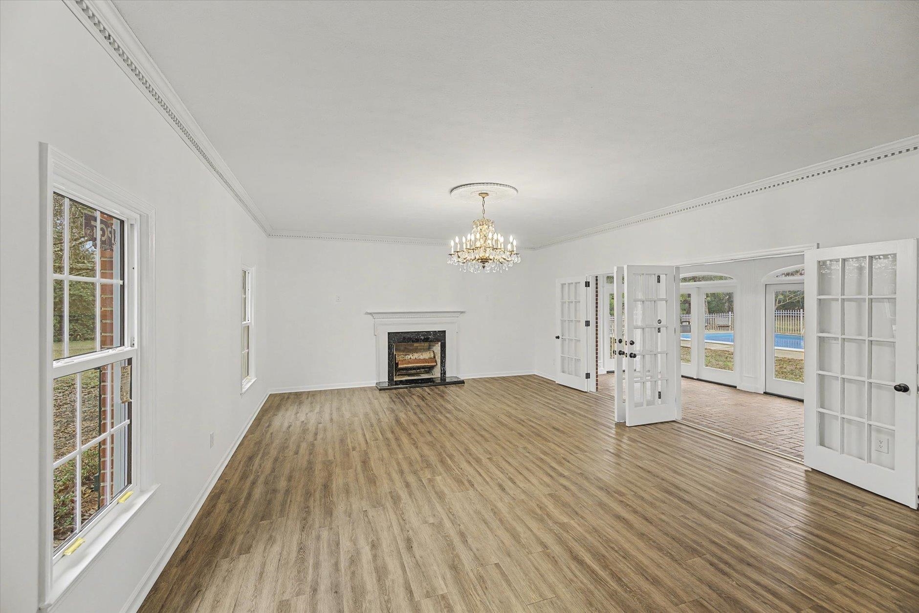 2414 Arendell Way