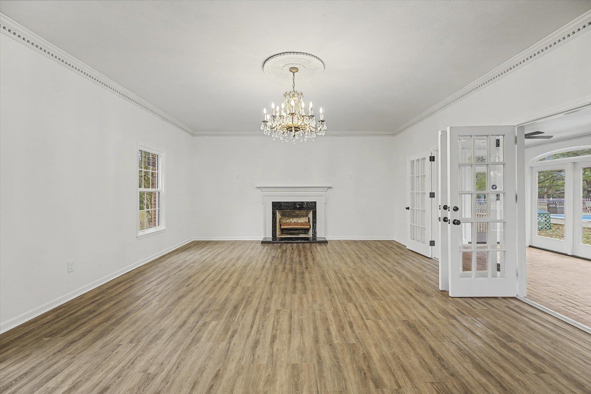 2414 Arendell Way