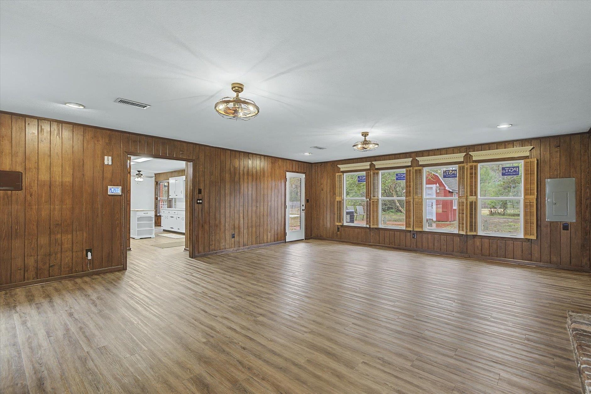 2414 Arendell Way