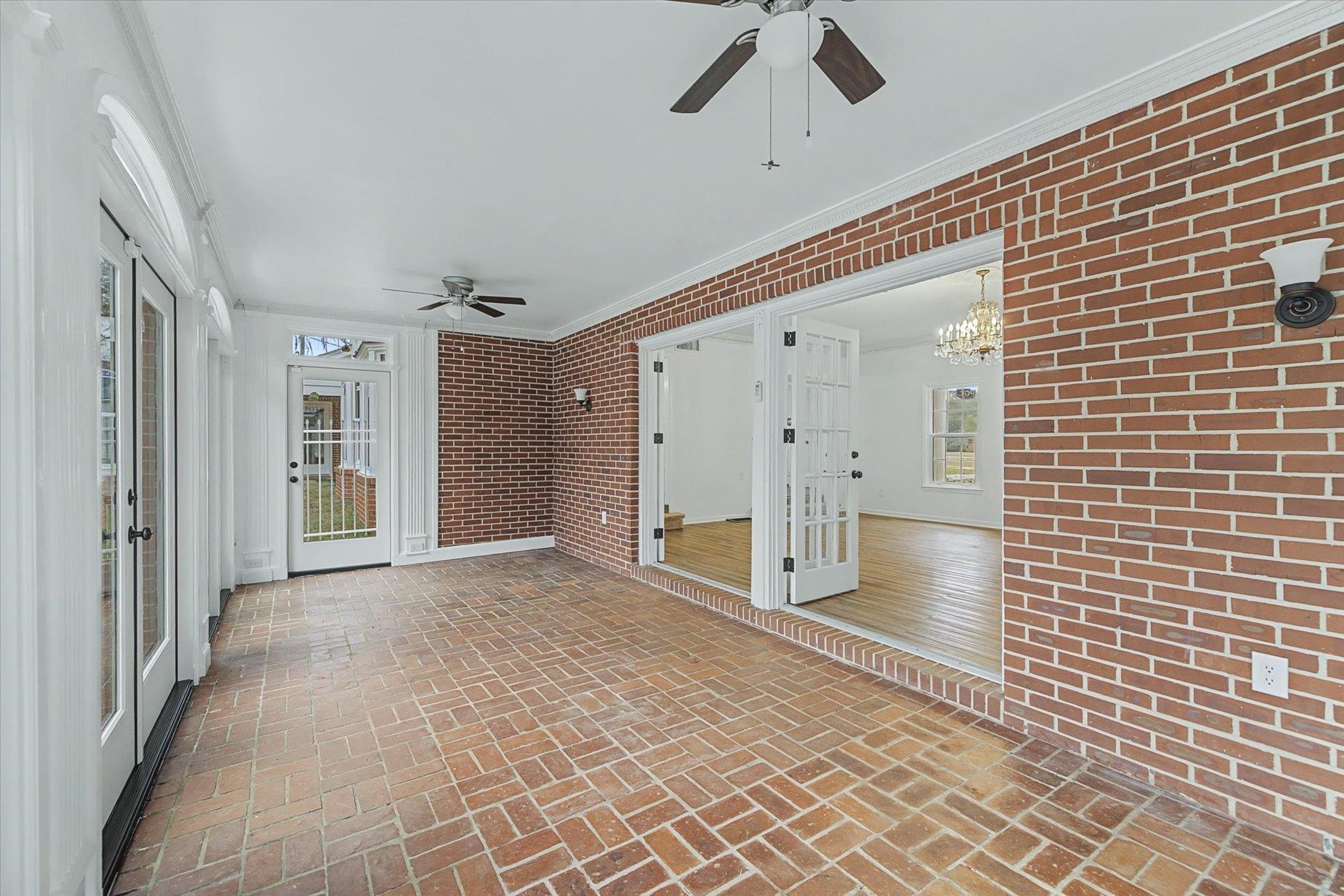 2414 Arendell Way