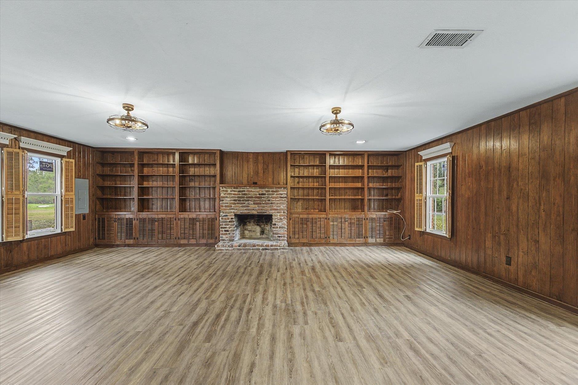 2414 Arendell Way