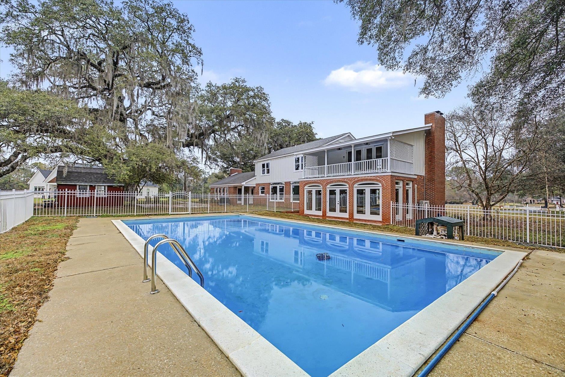 2414 Arendell Way