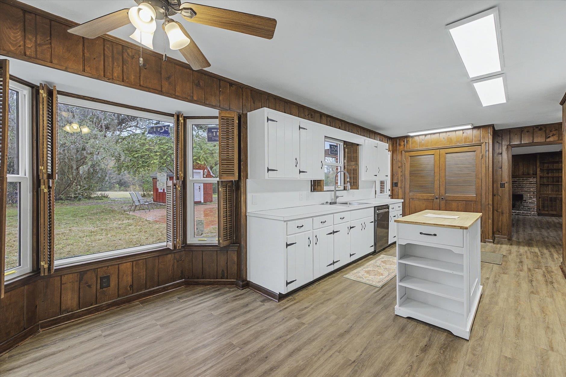2414 Arendell Way