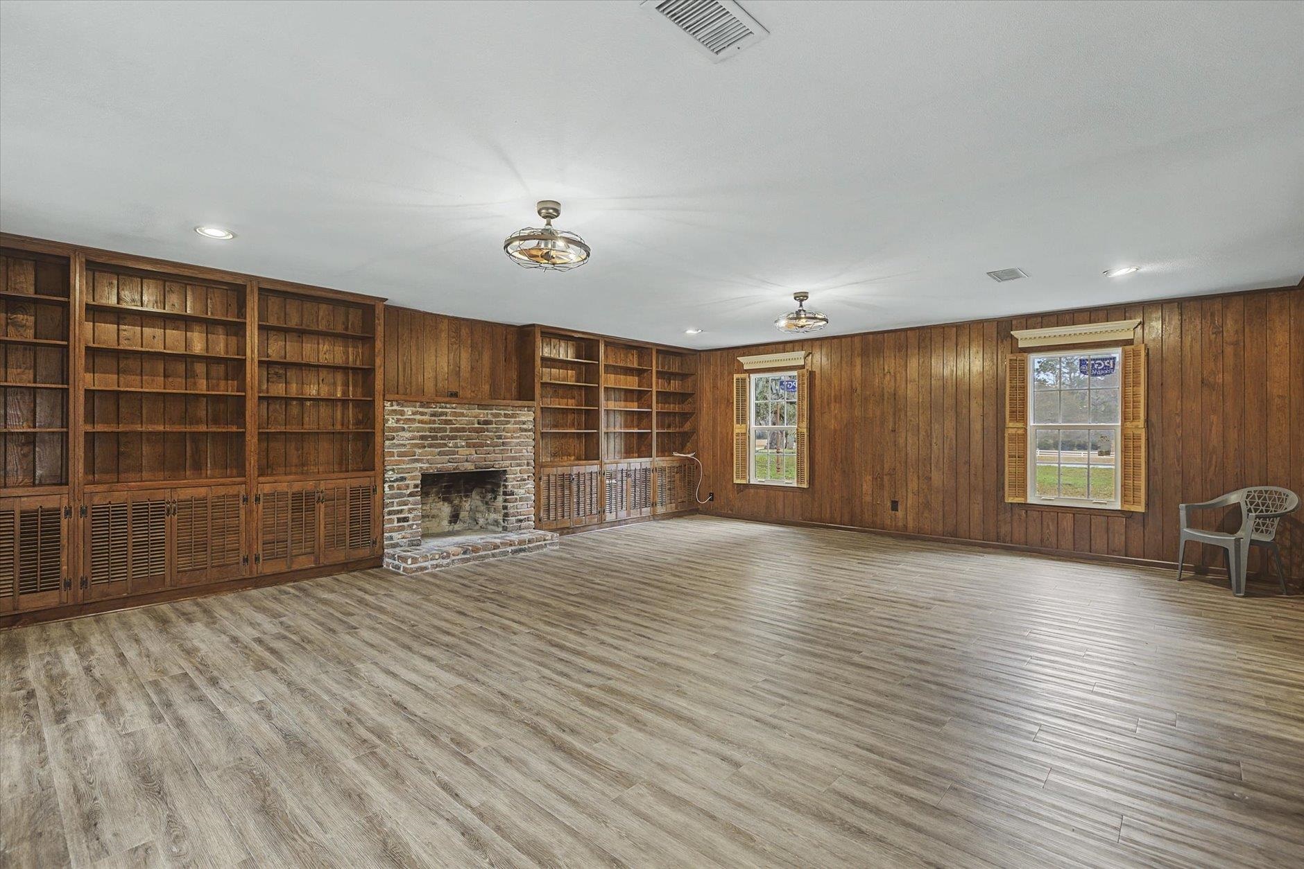 2414 Arendell Way