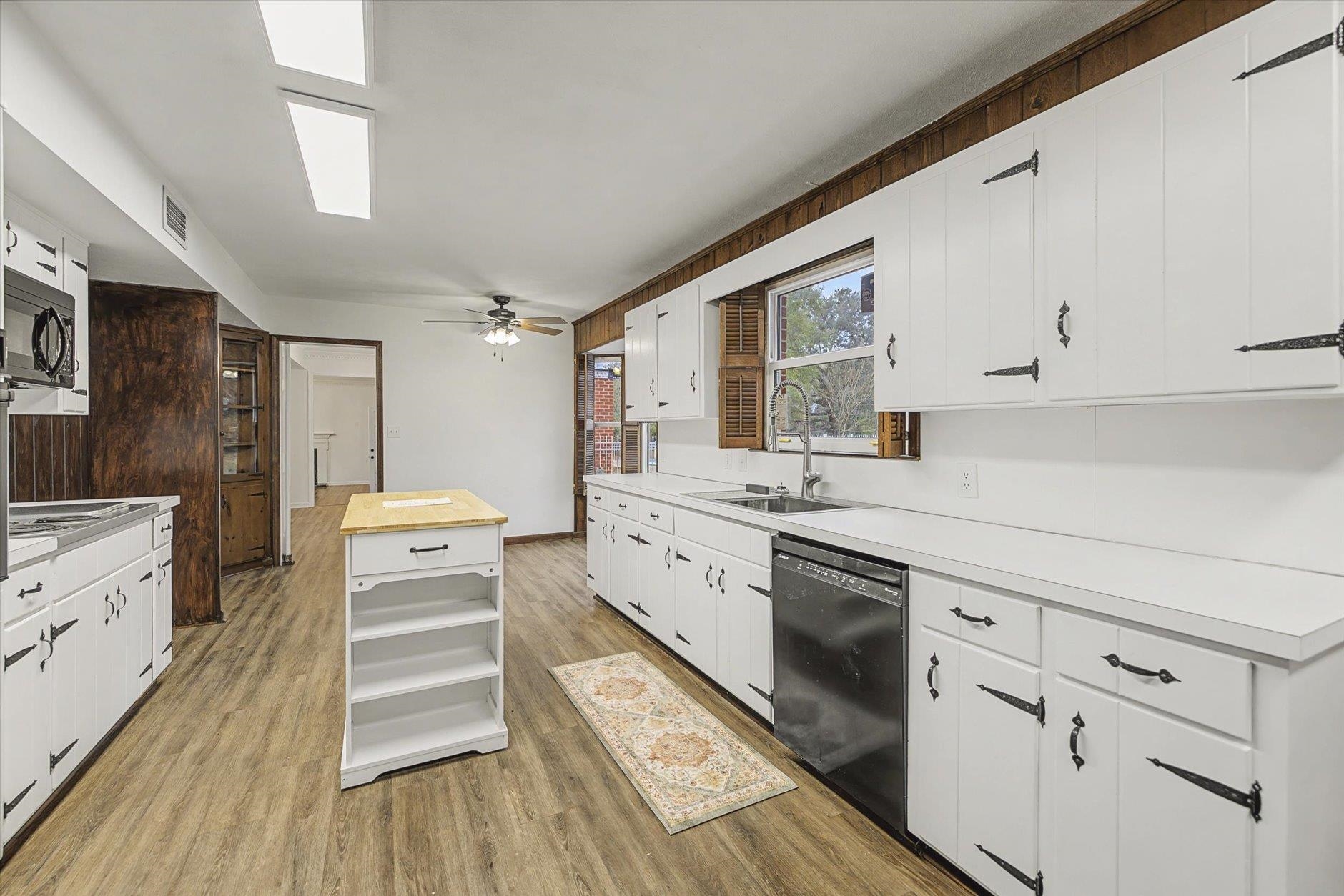 2414 Arendell Way