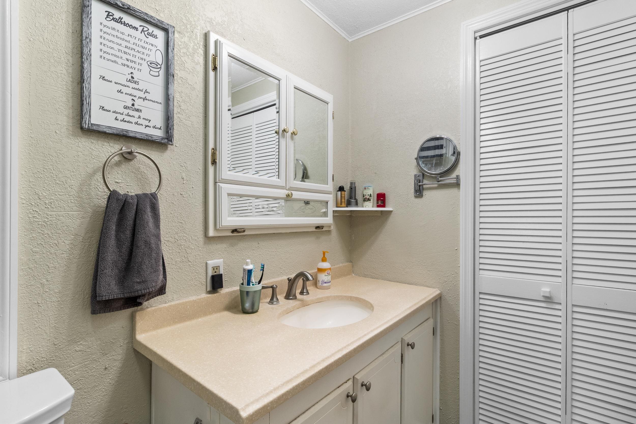 7772 Rocky Comfort Lane