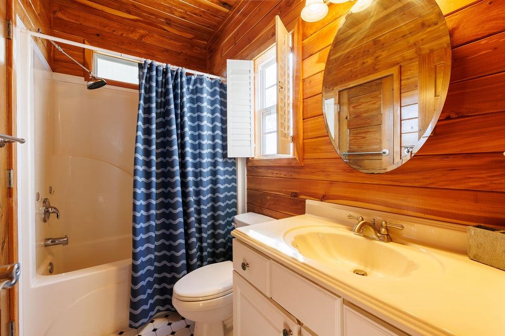 588 River Road