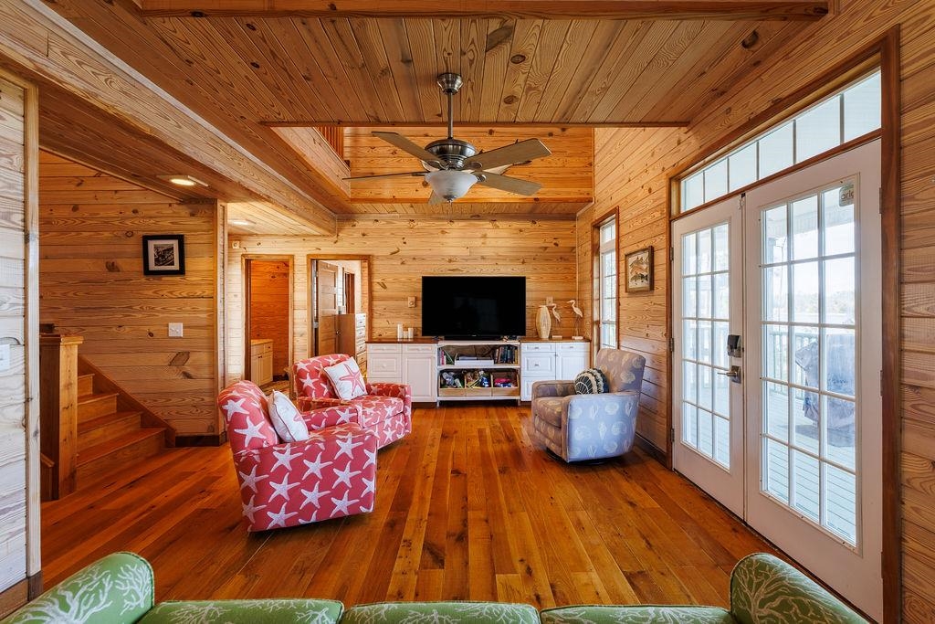588 River Road