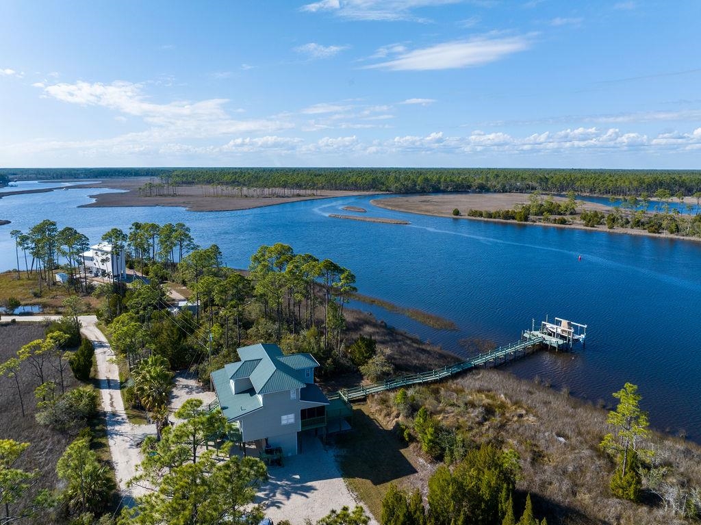 588 River Road