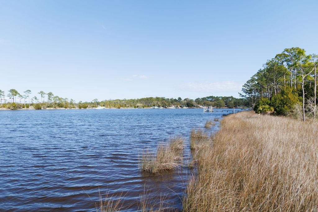 588 River Road