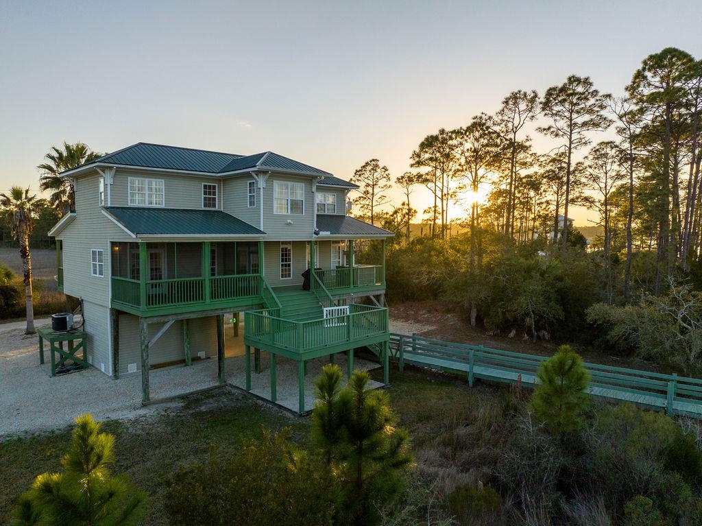 588 River Road
