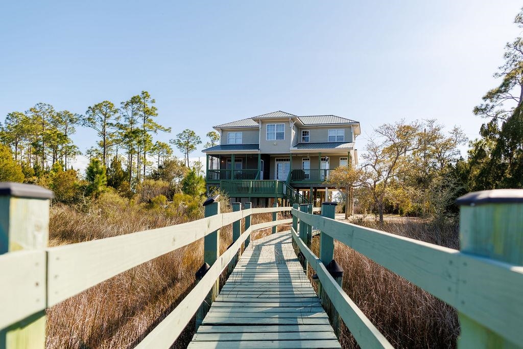 588 River Road